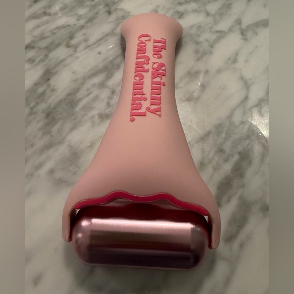 The Skinny Confidential - Hot Mess Ice Roller - Picture 7 of 11
